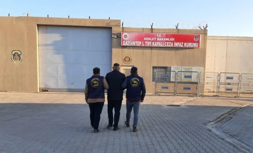 Kesinleşmiş 11 yıl cezası ve 16 su&ccedil; kaydı bulunan firari şahıs yakalandı
