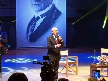 Kılı&ccedil;daroğlu, M&uuml;jdat Gezen&rsquo;in &rsquo;70. Sanat Yılı&rsquo; programına katıldı
