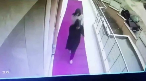 Kılık değiştiren azılı hırsızlar polisten ka&ccedil;amadı