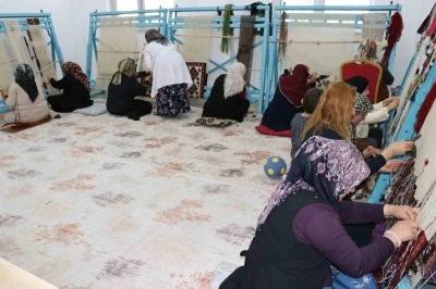 Kilimler kadınların eliyle sonraki nesillere aktarılıyor
