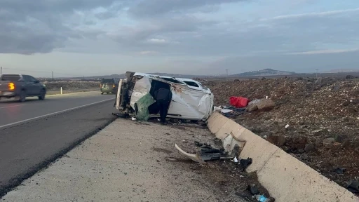 Kilis&rsquo;te takla atan otomobilde can pazarı: 5 yaralı
