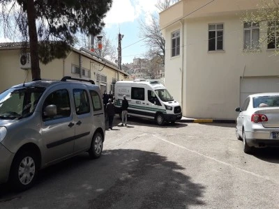 Kilitli kapı a&ccedil;ılınca anne ve &ccedil;ocuğunun cesedi bulundu