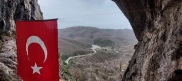 Bursa'nın en zor b&ouml;lgesine T&uuml;rk bayrağı astı