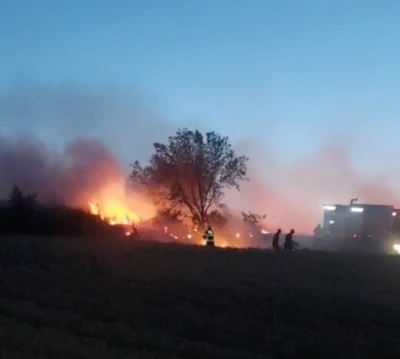 Kır d&uuml;ğ&uuml;n&uuml;nde atılan havai fişek buğday tarlasını yaktı