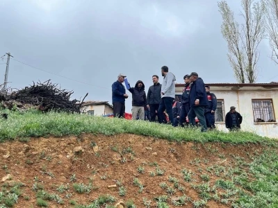 Kırıkkale'de sağanak sonrası toprak kayması; 9 yapı hasar g&ouml;rd&uuml;