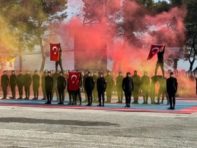  Kırkağa&ccedil;'ta uzman erbaşların mezuniyet coşkusu