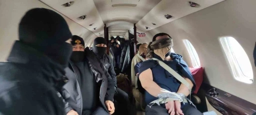 Kırmızı b&uuml;ltenle aranan su&ccedil; &ouml;rg&uuml;t&uuml; elebaşı Ercan Yılmaz ve &ouml;rg&uuml;t &uuml;yesi İbrahim Kaymak T&uuml;rkiye&rsquo;ye getirildi
