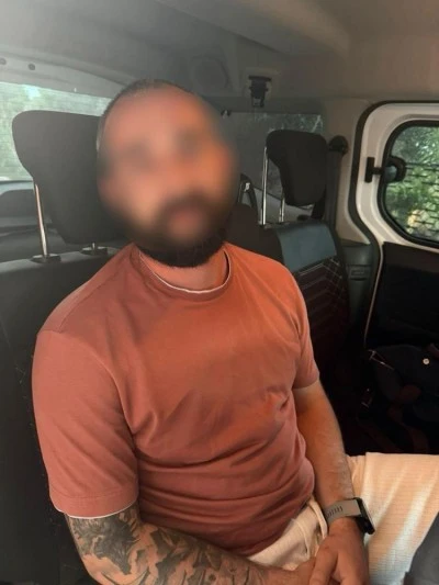 Kırmızı b&uuml;ltenle aranan ş&uuml;pheli Antalya'da yakalandı