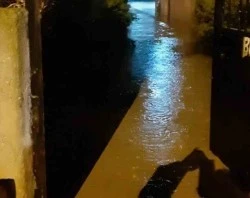 Sağanak yağış sele neden oldu