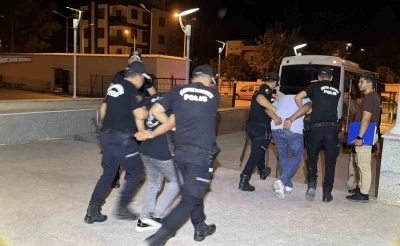 Kirveler su&ccedil; &ouml;rg&uuml;t&uuml;ne darbe: 5 ş&uuml;pheli tutuklandı