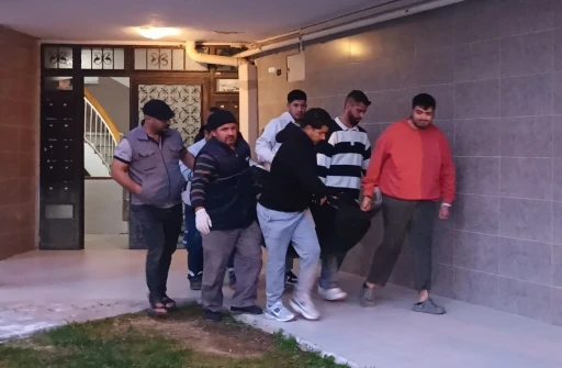 Kıskan&ccedil;lık krizine giren koca, karısını tabancayla vurarak &ouml;ld&uuml;rd&uuml;