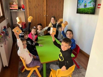 Bursa'da kitap fuarı &ouml;ncesi &ouml;ğrencilere 27 bin kumbara dağıtıldı