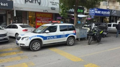 Kız arkadaşını başından vurdu