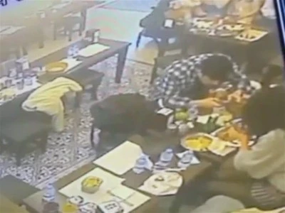Kız arkadaşıyla gittiği yemek zehir oldu