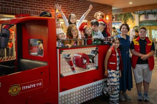 Kız &ccedil;ocukları daha iyi bir d&uuml;nya, erkek &ccedil;ocukları araba hayal ediyor
