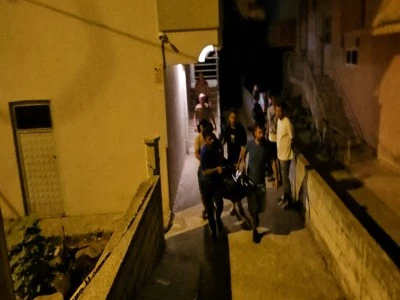 Kız kardeşini 14 kez bı&ccedil;akladı ardından başını kesmeye &ccedil;alıştı