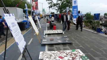 Kız Kulesi&rsquo;nin &ccedil;evresi dalgı&ccedil;lar tarafından temizlendi
