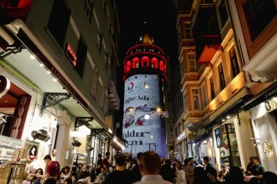 Kızılay&rsquo;ın 157&rsquo;nci kuruluş yıld&ouml;n&uuml;m&uuml;nde simgesel yapılar kırmızıya b&uuml;r&uuml;nd&uuml;