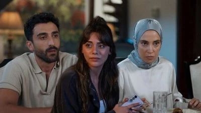 'Kızılcık Şerbeti' dizisinin senaristi Merve G&ouml;ntem g&ouml;zaltına alındı