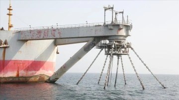 Kızıldeniz'de tehlike arz eden tankerdeki petrol&uuml;n y&uuml;zde 20'si tahliye edildi