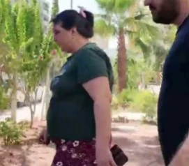 Kızını bı&ccedil;akla kovalayan anne g&ouml;zaltında