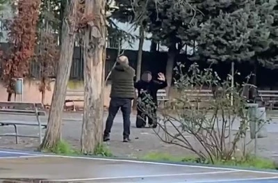 Kızını taciz eden şahsı okul bah&ccedil;esinde rehin aldı