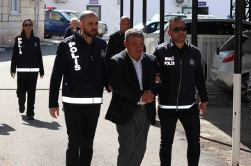 KKTC&rsquo;de &ldquo;yolsuzluk ve sahte diploma&rdquo; soruşturmasında tutuklanan eski Bakan D&uuml;r&uuml;st tutuksuz yargılanacak