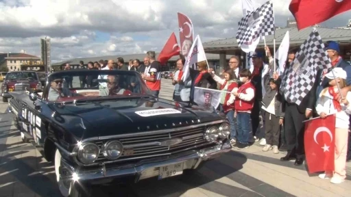 Klasik otomobiller bu kez l&ouml;semi farkındalığını artırmak i&ccedil;in yola &ccedil;ıktı