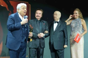 Klass &Ouml;d&uuml;lleri, yıldızlar ge&ccedil;idine sahne oldu
