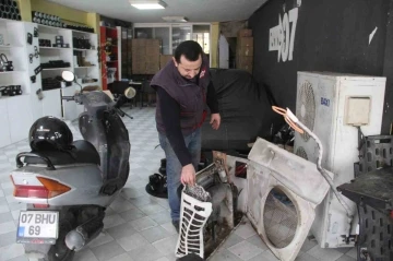 Kliması par&ccedil;alanıp kabloları &ccedil;alındı, yakaladığı ş&uuml;pheliyi aynı akşam iş yerinin yakınında g&ouml;r&uuml;nce geceyi g&uuml;venlik kamerası başında ge&ccedil;irdi
