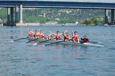 Ko&ccedil; &Uuml;niversitesi, 12. Hali&ccedil; Dostluk Kupası&rsquo;nda G&uuml;&ccedil;l&uuml; Performansıyla   &Ouml;ne &Ccedil;ıktı