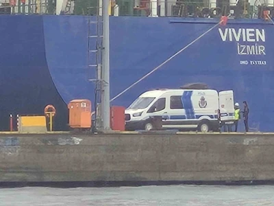 Kocaeli&rsquo;de alabora olan teknede 1 kişi yaşamını yitirdi, 1 kişi yaralandı