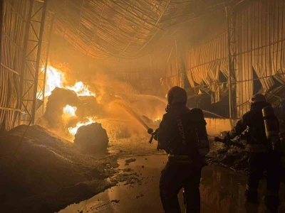 Kocaeli&rsquo;de atık naylon deposunda yangın