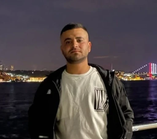 Kocaeli&rsquo;de bir gen&ccedil; aracında silahla vurulmuş halde &ouml;l&uuml; bulundu
