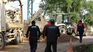 Kocaeli&rsquo;de doğalgaz borusu delindi: Sızıntı ekipleri harekete ge&ccedil;irdi

