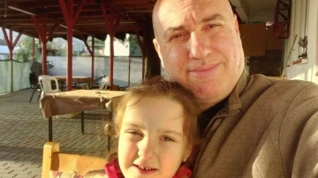 Kocaeli&rsquo;de kamyon ışıkta bekleyen otomobillerin arasına daldı: 2 kardeş &ouml;ld&uuml;, anne ağır yaralı
