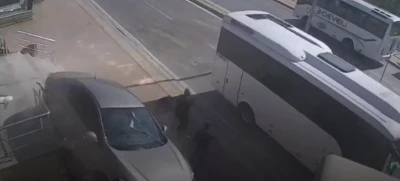 Kocaeli&rsquo;de otomobil merdiven boşluğuna u&ccedil;tu