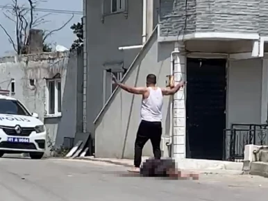 Kocaeli&rsquo;de sokak ortasında kocası tarafından bı&ccedil;aklanan kadın hayatını kaybetti