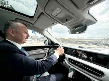 Kocaeli&rsquo;yi yeni makam aracı Togg&rsquo;la gezdi: "Anlatılmaz yaşanır"
