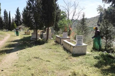 Ko&ccedil;arlı&rsquo;da Kurban Bayramı &ouml;ncesi mezarlıklarda temizlik seferberliği başladı
