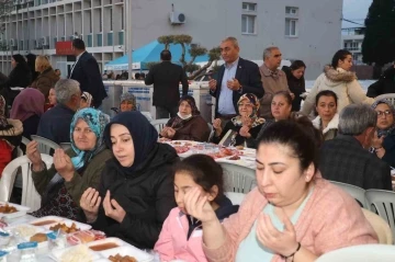 Ko&ccedil;arlılılar g&ouml;n&uuml;l sofrasında iftar a&ccedil;tı
