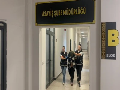 Kocası eve sarhoş gelip "Sen beni aldatıyorsun" diye su&ccedil;layınca eşi tarafından &ouml;ld&uuml;r&uuml;ld&uuml;