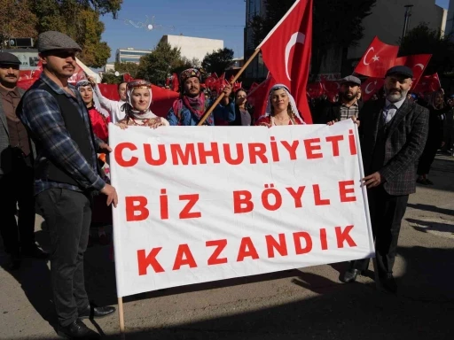 Komandoların g&ouml;sterisi b&uuml;y&uuml;k beğeni topladı
