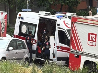 Komşuları k&ouml;t&uuml; koku &uuml;zerine eve gitti, yaşlı kadının cesediyle karşılaştı