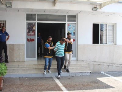 Komşularını sevmeyen adam ara&ccedil;ların lastiklerini patlattı