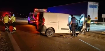 Kontrolden &ccedil;ıkan hafif ticari ara&ccedil; bariyerlere &ccedil;arptı: 1 &ouml;l&uuml;, 1 yaralı