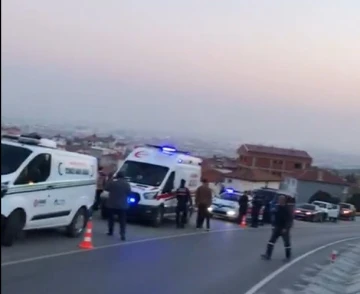 Kontrolden &ccedil;ıkan kamyon şarampole yuvarlandı: 2 &ouml;l&uuml;
