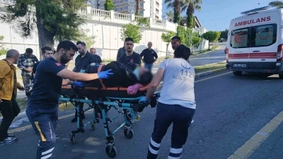 Kontrolden &ccedil;ıkan motosiklet ağaca &ccedil;arptı: 1 ağır yaralı
