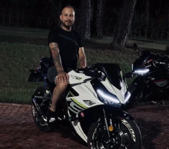 Kontrolden &ccedil;ıkan motosikletin s&uuml;r&uuml;c&uuml;s&uuml; kurtarılamadı