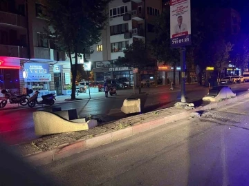 Kontrolden &ccedil;ıkan otomobil direğe &ccedil;arptı: 5 yaralı